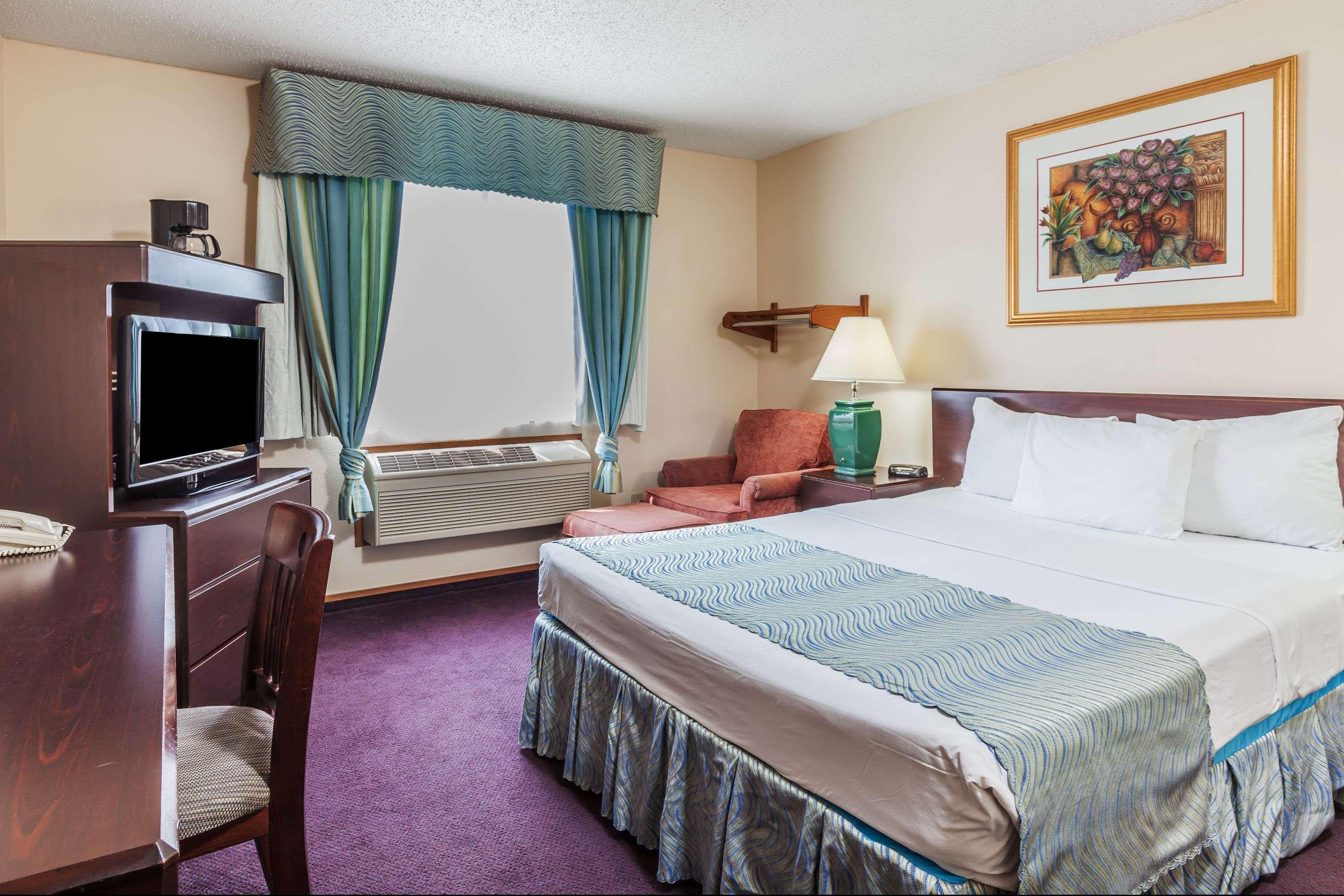 Hotel Super 8 By Wyndham Irving Dfw Airport/South Esterno foto