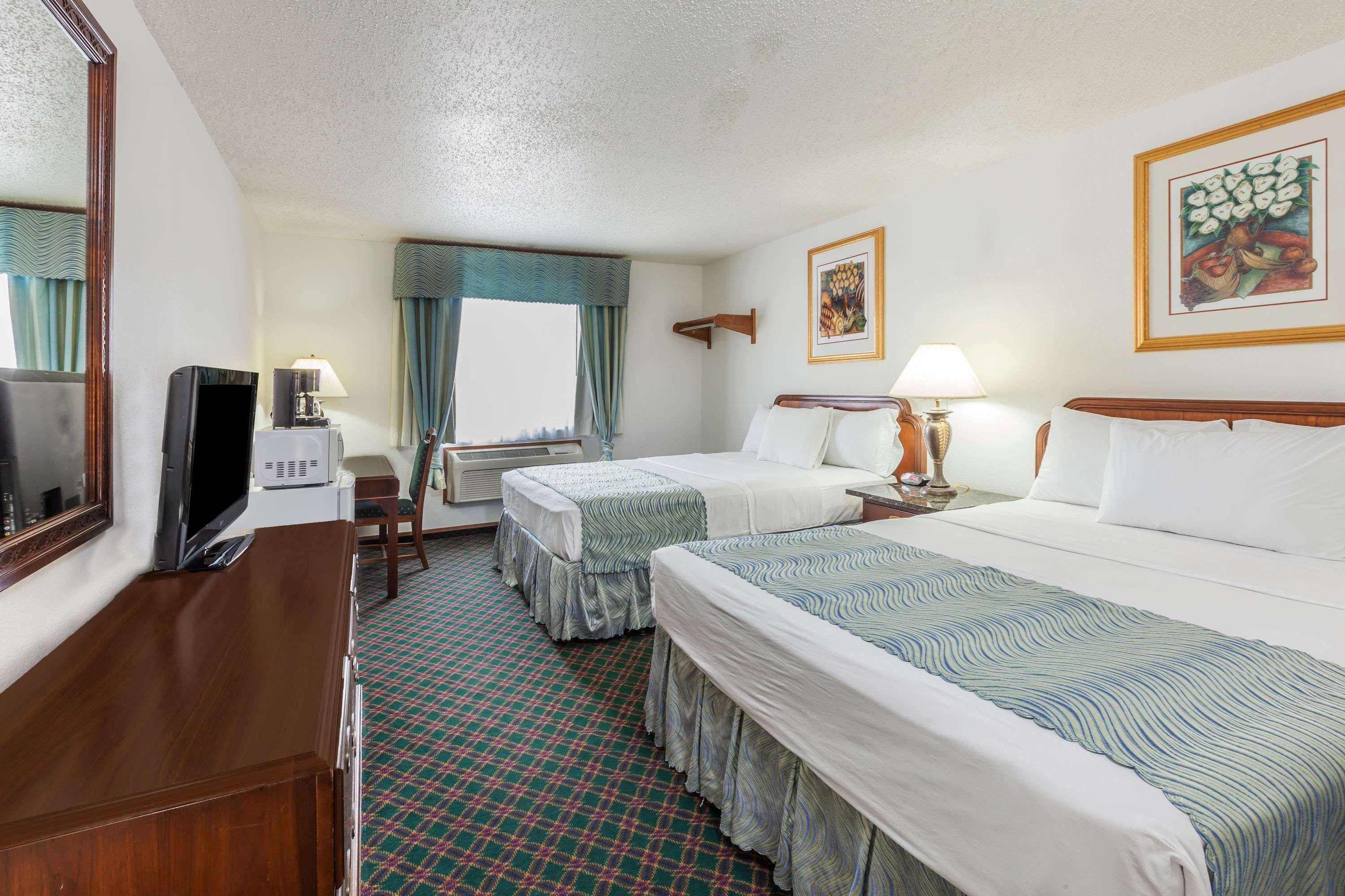 Hotel Super 8 By Wyndham Irving Dfw Airport/South Esterno foto