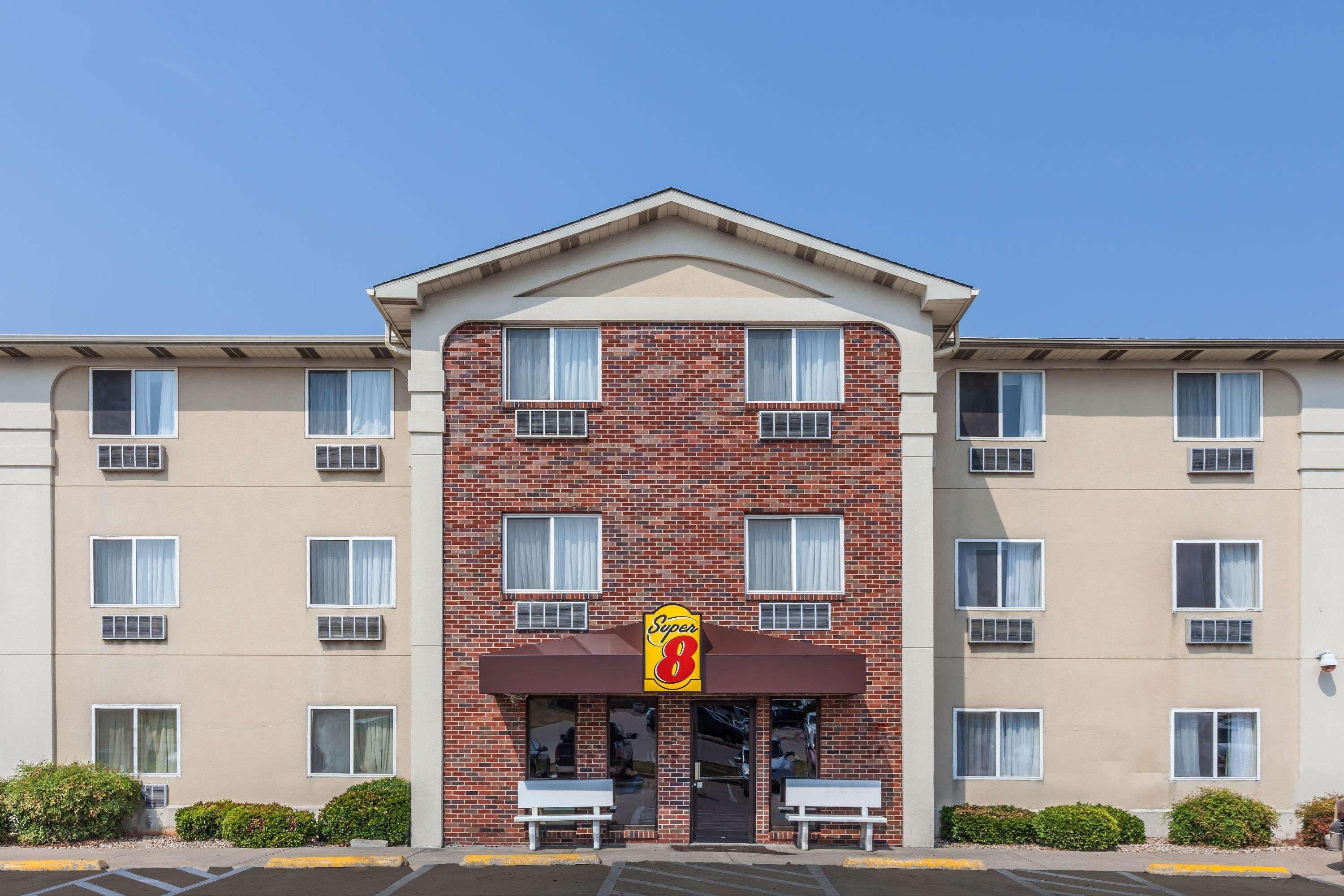 Hotel Super 8 By Wyndham Irving Dfw Airport/South Esterno foto