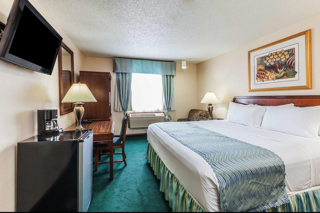 Hotel Super 8 By Wyndham Irving Dfw Airport/South Esterno foto