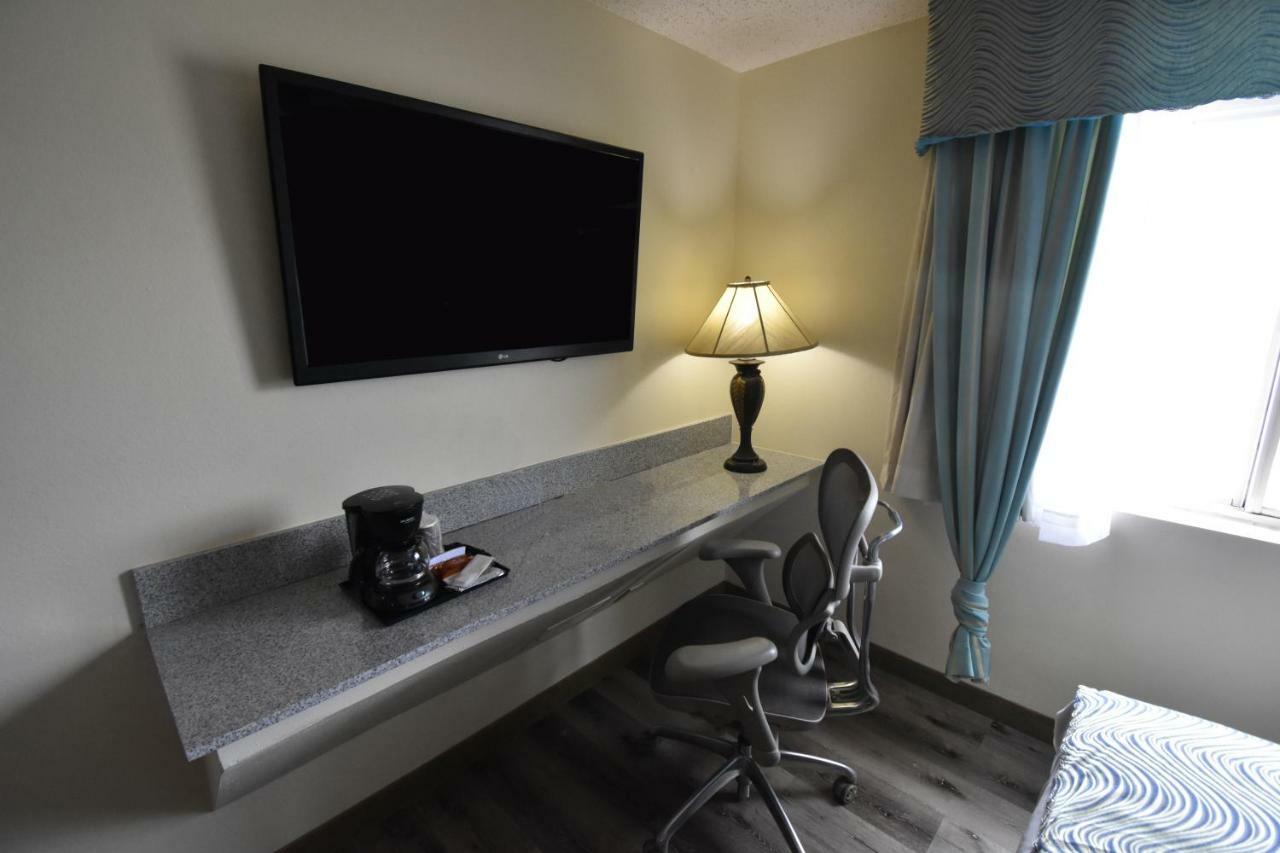 Hotel Super 8 By Wyndham Irving Dfw Airport/South Esterno foto