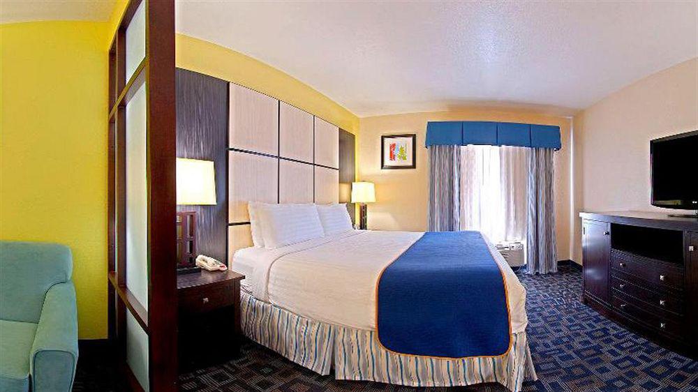 Hotel Super 8 By Wyndham Irving Dfw Airport/South Esterno foto